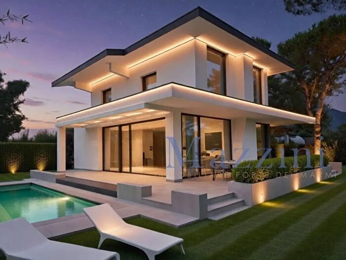 Casa con 14 locali in vendita in Via XX Settembre, Forte Dei Marmi