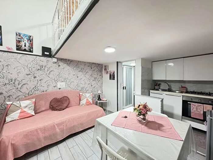 Appartamento bilocale in affitto in Strada della Grazia, Napoli