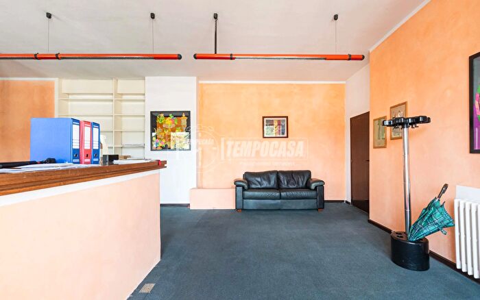 Appartamento quadrilocale in vendita in Via degli Artigiani, Inverigo