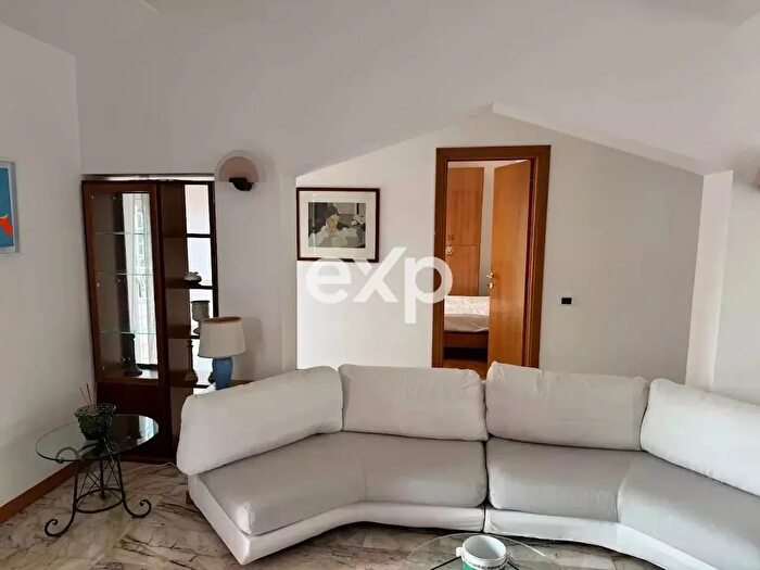 Appartamento quadrilocale in affitto in Roma