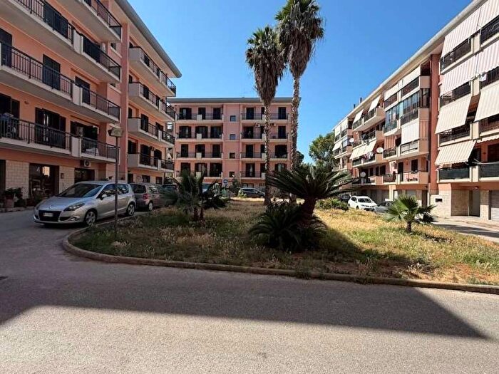 Appartamento trilocale in affitto in Via Temistocle, Grottasanta Tunisi, Siracusa