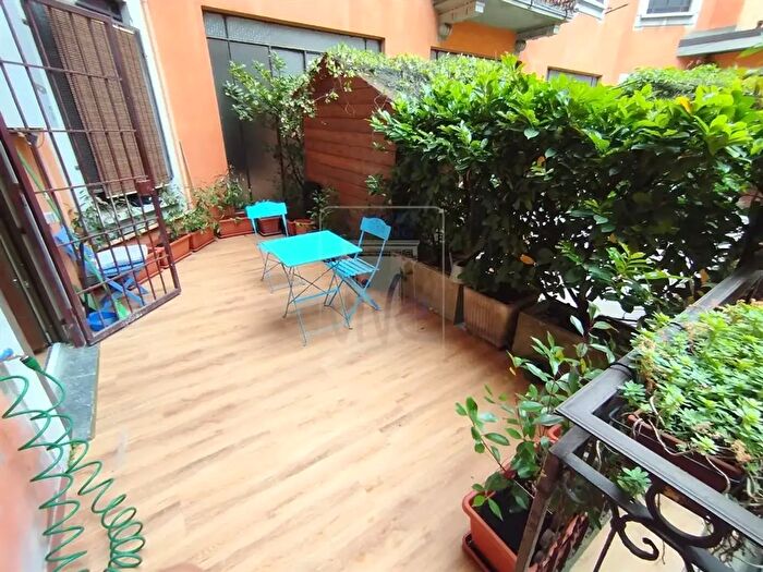 Appartamento trilocale in affitto in Via Bergognone, Milano