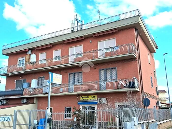 Appartamento con 5 locali in vendita in Via Antonio Carpenè, Roma