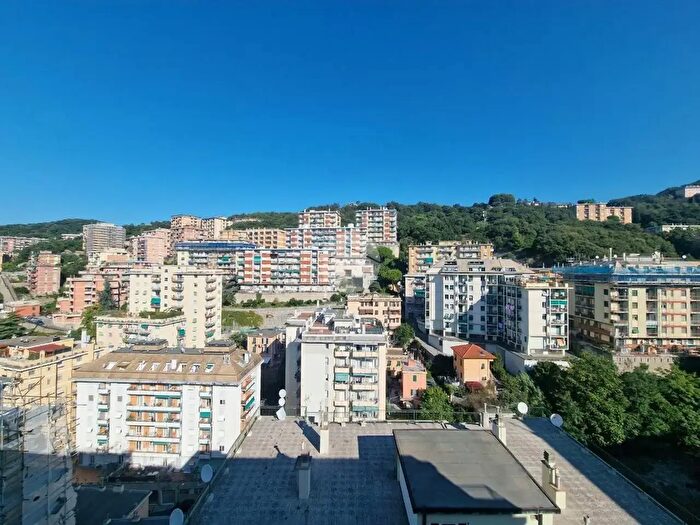 Appartamento trilocale in vendita in Via Erpidio Berno, Genova