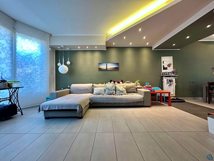 Casa quadrilocale in vendita in Via Francesco Baracca, Castano Primo