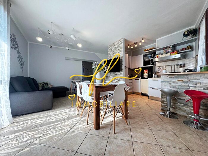 Appartamento con 5 locali in vendita in Collesalvetti