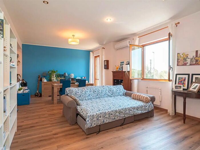 Appartamento con 5 locali in vendita in Via Timparosa, Aci Castello