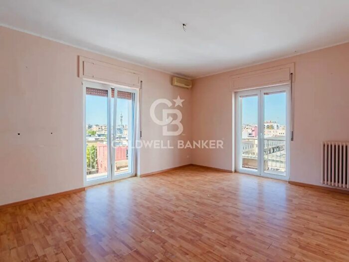 Appartamento con 5 locali in vendita in Via Ottavio Serena, Bari