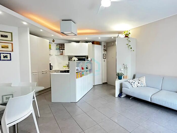 Appartamento quadrilocale in vendita in Via Privata Vistamare, Savona