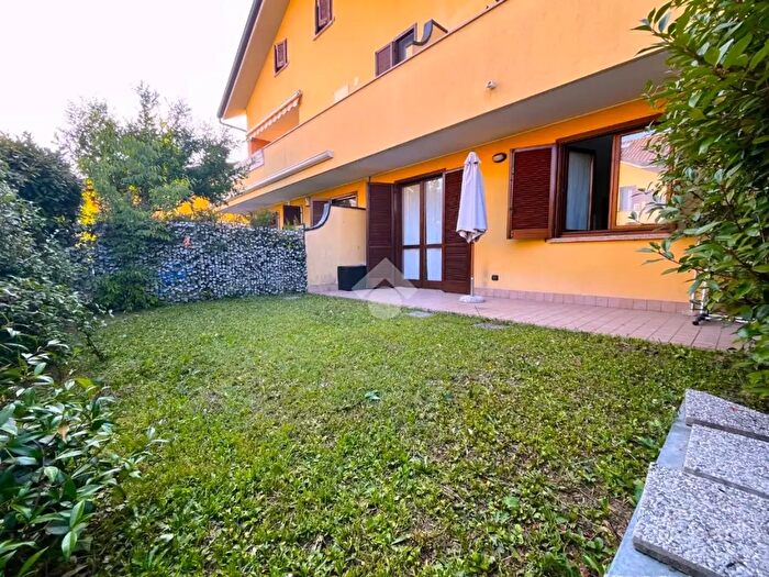 Appartamento bilocale in vendita in Via Cristoforo Colombo, Cavenago Di Brianza