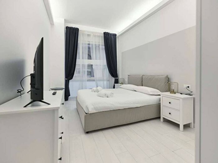 Appartamento bilocale in affitto in Galleria del Corso, Duomo, Milano