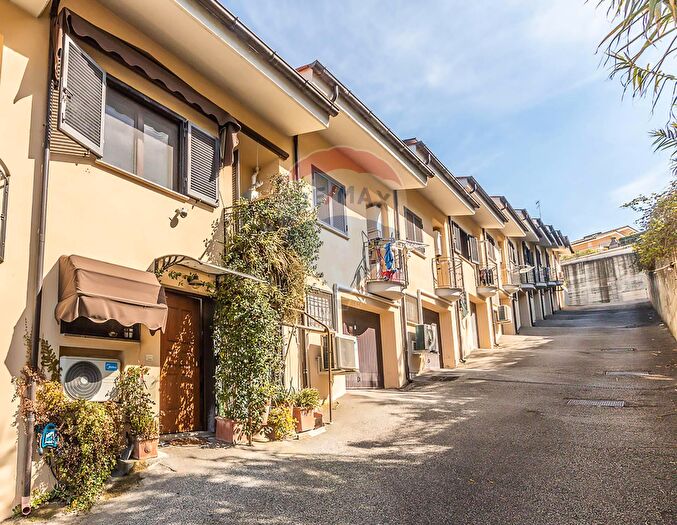 Appartamento bilocale in vendita in Via Somma Lombardo, Roma