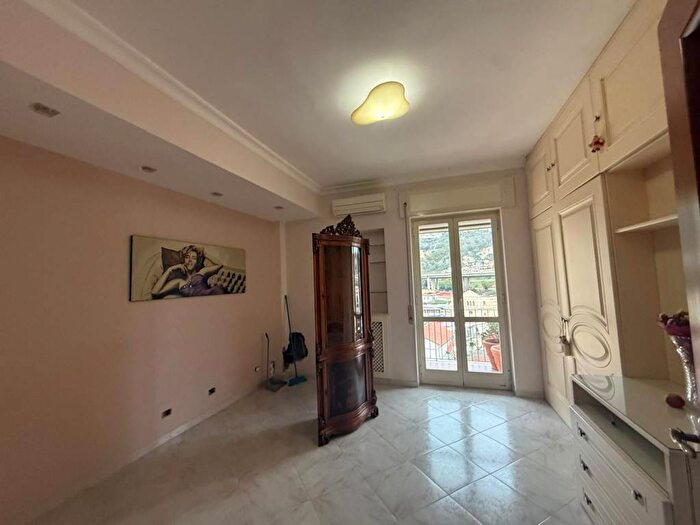 Appartamento trilocale in affitto in Via Paolo della Valle, Soccavo, Napoli
