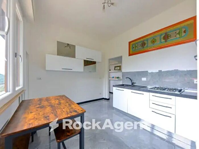 Appartamento trilocale in vendita in Via del Poggio, Varazze