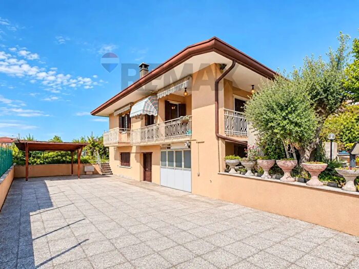 Casa con 8 locali in vendita in Casalserugo