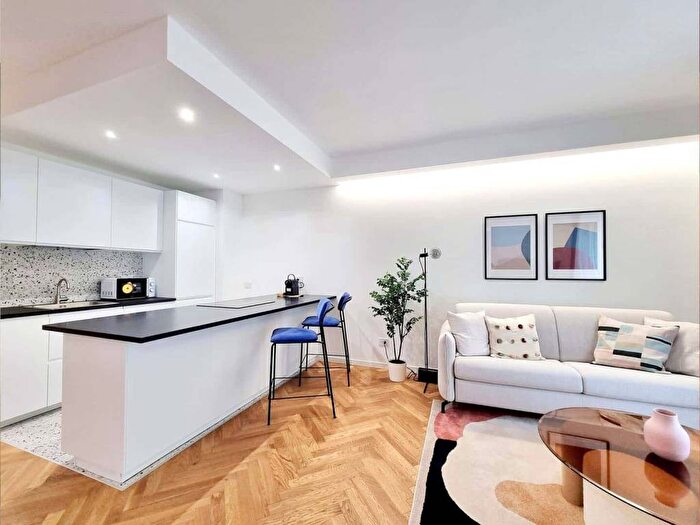 Appartamento quadrilocale in affitto in Viale Brianza, Centrale, Milano