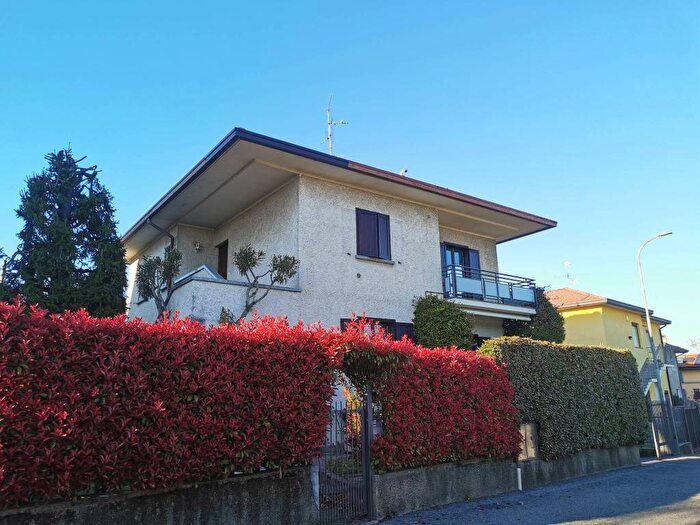 Appartamento quadrilocale in affitto in Via Venezia, Centro, Brenna