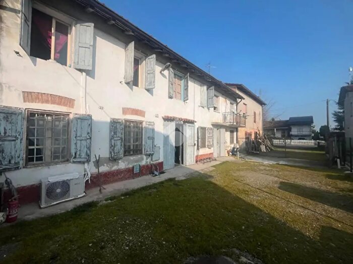 Casa con 8 locali in vendita in Via Canalino, Castelnovo Di Sotto
