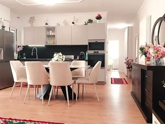 Appartamento quadrilocale in vendita in Viale Cesare Battisti, Foligno