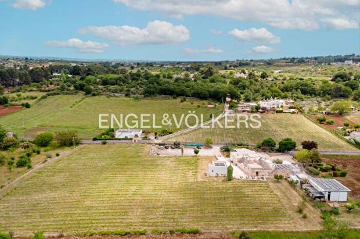 Casa con 6 locali in vendita in Ostuni
