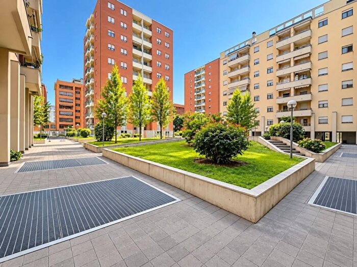 Appartamento trilocale in affitto in Via San Venerio, Santa Giulia, Milano