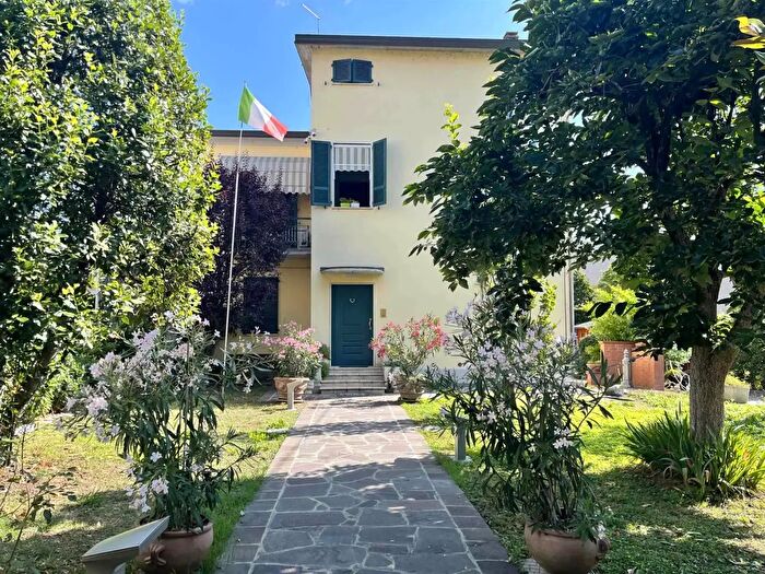 Casa con 7 locali in vendita in Fiorenzuola DArda