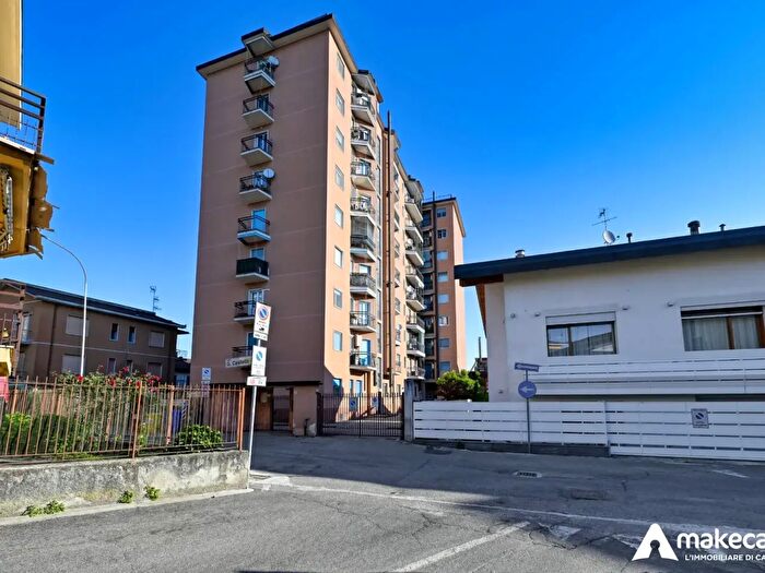 Appartamento trilocale in vendita in Via Castelli, Melegnano