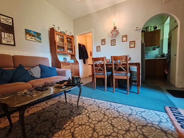 Casa quadrilocale in vendita in Massa