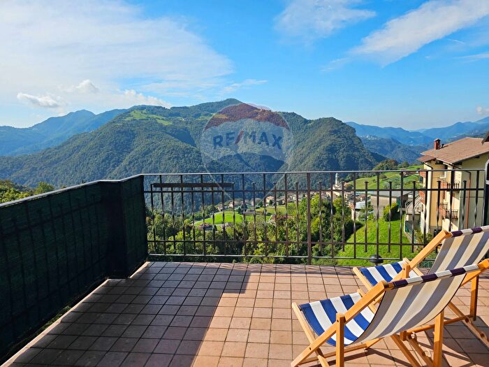 Appartamento trilocale in vendita in Via San Lorenzo, Costa Di Serina