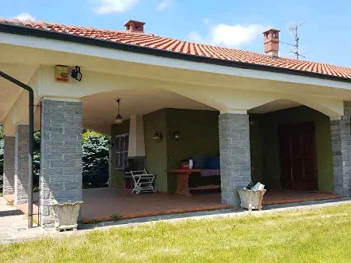 Casa con 6 locali in vendita in Via Lago, Alice Castello