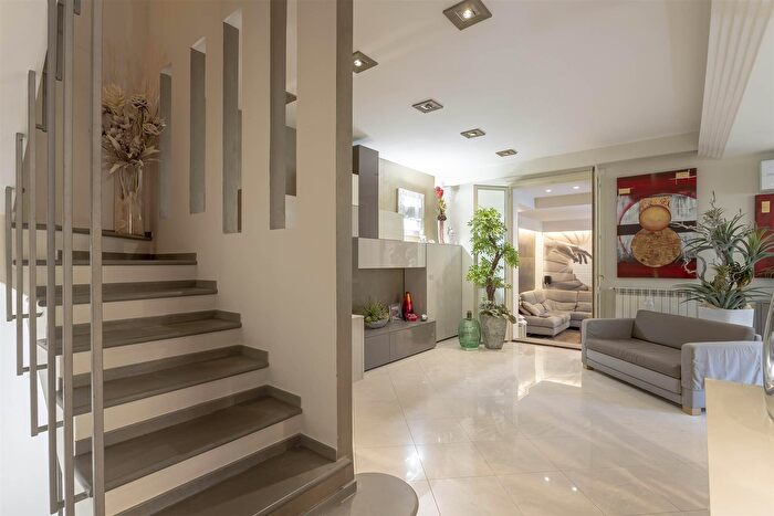 Casa con 7 locali in vendita in Via XX Settembre, Signa