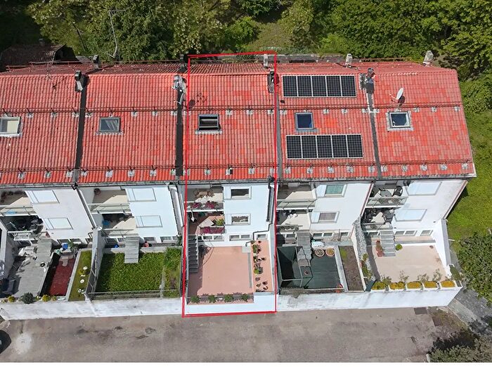 Casa con 7 locali in vendita in Bossolasco