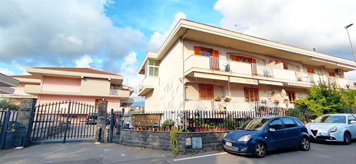 Appartamento trilocale in vendita in Via Provinciale per Riposto, Acireale