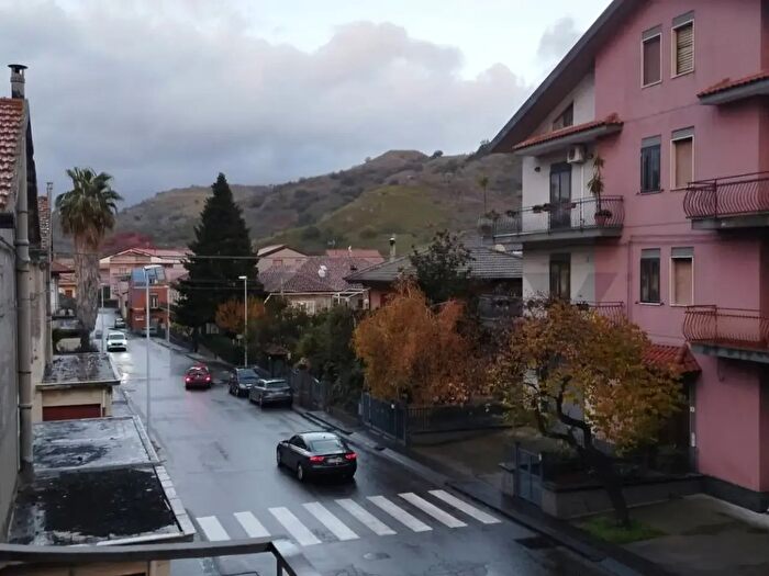 Casa con 12 locali in vendita in Via Francesco Messina, Linguaglossa