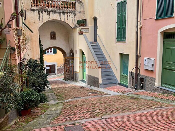 Appartamento trilocale in affitto in Centro Storico Sant'Ampelio, Bordighera
