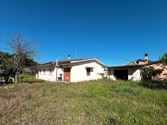 Casa quadrilocale in vendita in Via Firenze, Cisterna Di Latina