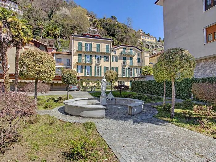 Appartamento con 6 locali in vendita in Via Giacomo Matteotti, Maccagno con Pino e Veddasca