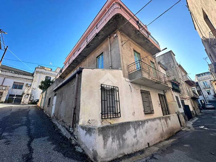 Appartamento trilocale in vendita in Via Rione F, Reggio Calabria