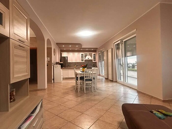Casa con 5 locali in vendita in Via Bivio, Frossasco