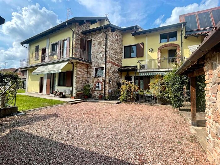 Casa con 8 locali in vendita in Viale Borri, Varese