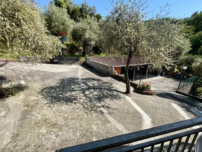 Casa con 15 locali in vendita in Localita Fontana, Castiglione Chiavarese