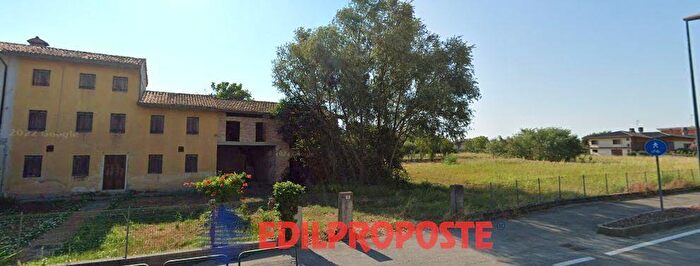 Casa con 7 locali in vendita in Via Giuseppe Garibaldi, Teglio Veneto