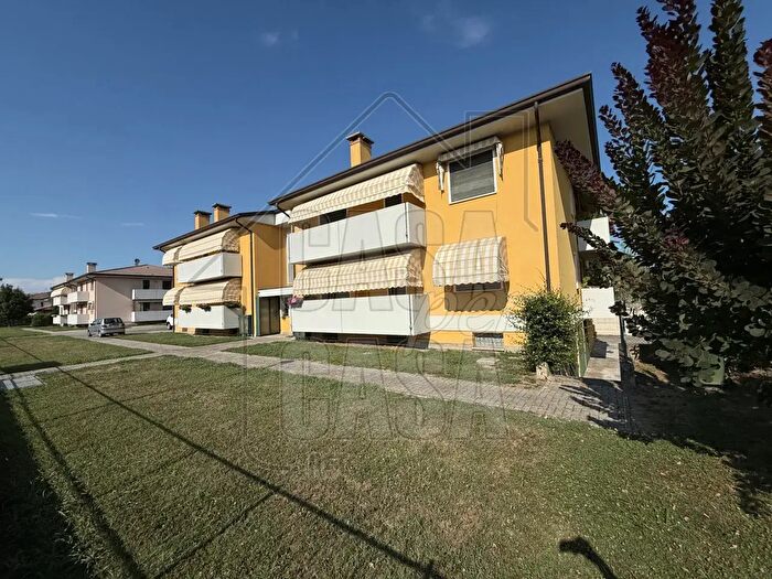 Appartamento trilocale in vendita in Via Roma, Cartura