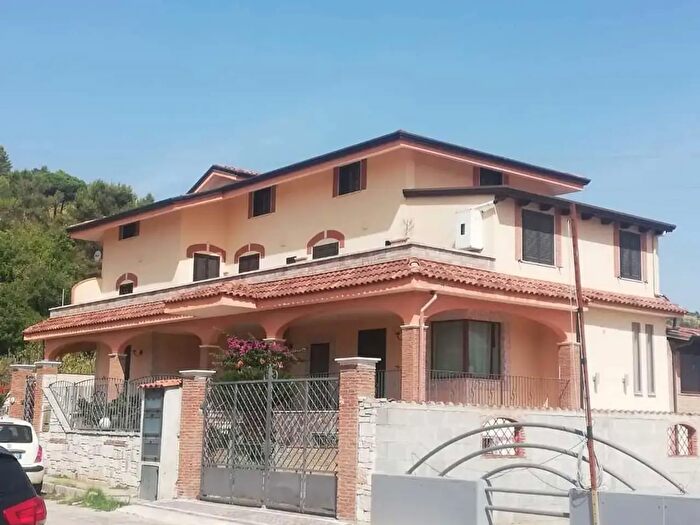 Casa con 9 locali in vendita in Via Caduti di Montelungo, Sparanise