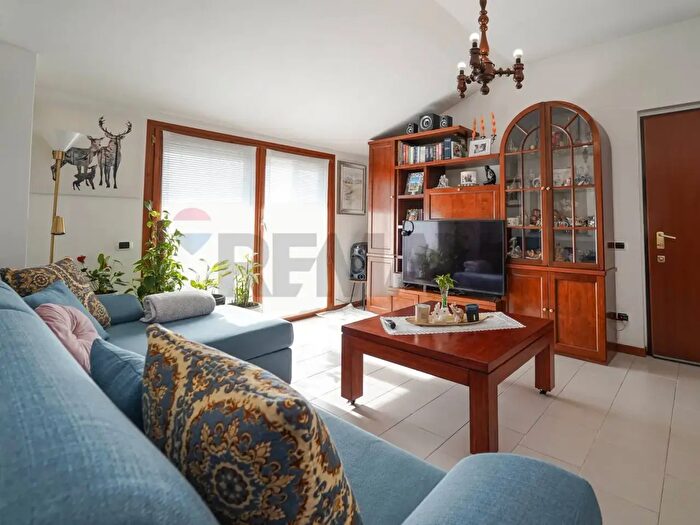 Appartamento quadrilocale in vendita in Via Vittorio Veneto, Presezzo