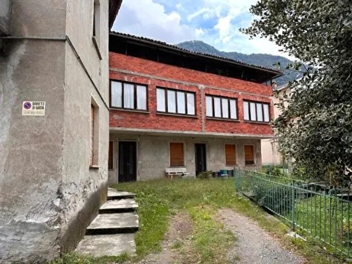 Casa quadrilocale in vendita in Viale Rimembranza Gambararo I Roccapietra Varallo Cellio con Breia Vercelli Piemonte Italia, Varallo