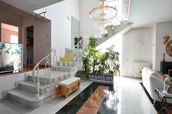 Casa con 9 locali in vendita in Sturzo, Calcinaia