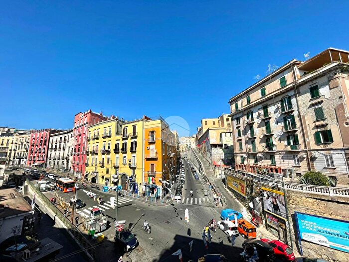 Appartamento con 5 locali in vendita in Via Salvator Rosa, Napoli