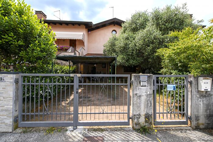 Casa con 6 locali in vendita in Gorizia Via Nuova, Gorizia