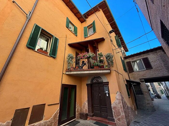 Casa con 7 locali in vendita in Via Incerta, Assisi